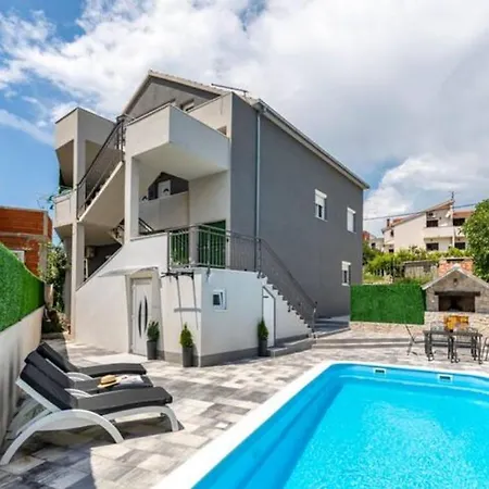 Nyaraló Holiday Home Split