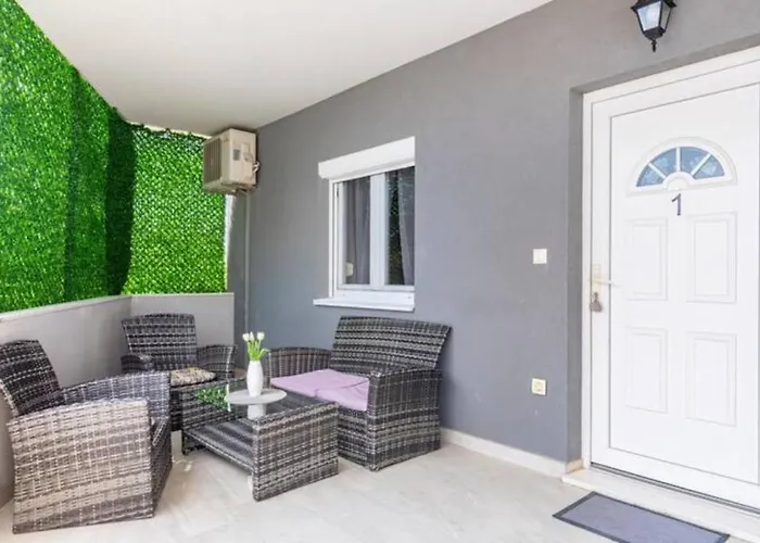 Holiday Home Split *